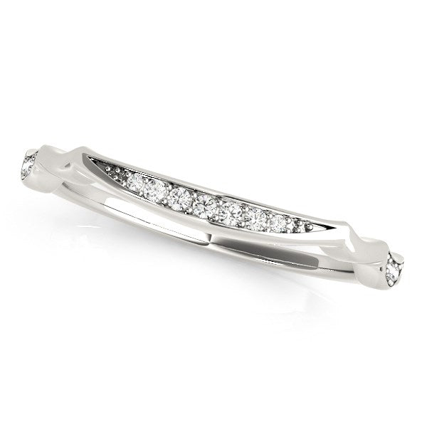 14k white gold wedding band with a row of graduated round diamonds.