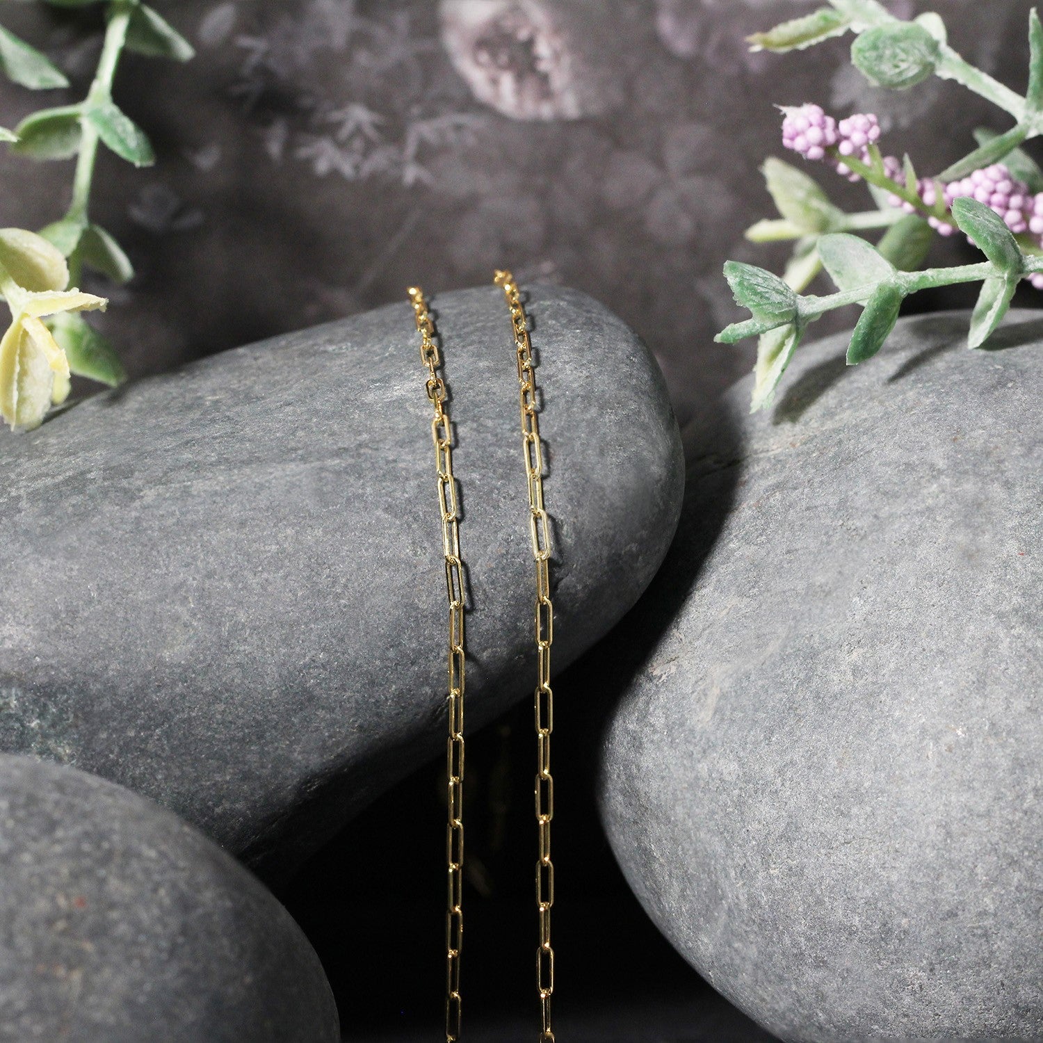 18K yellow gold fine paperclip chain with 1.50 mm wide links.