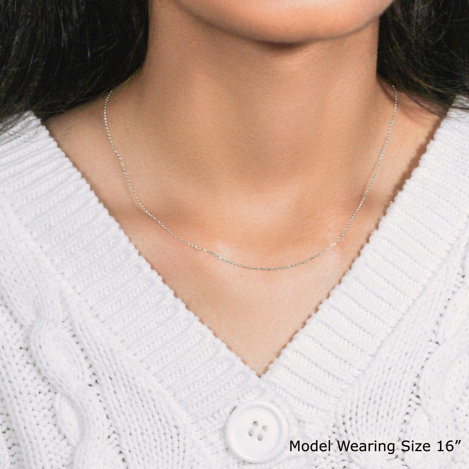 A model wears an 18k white gold diamond cut cable link chain.