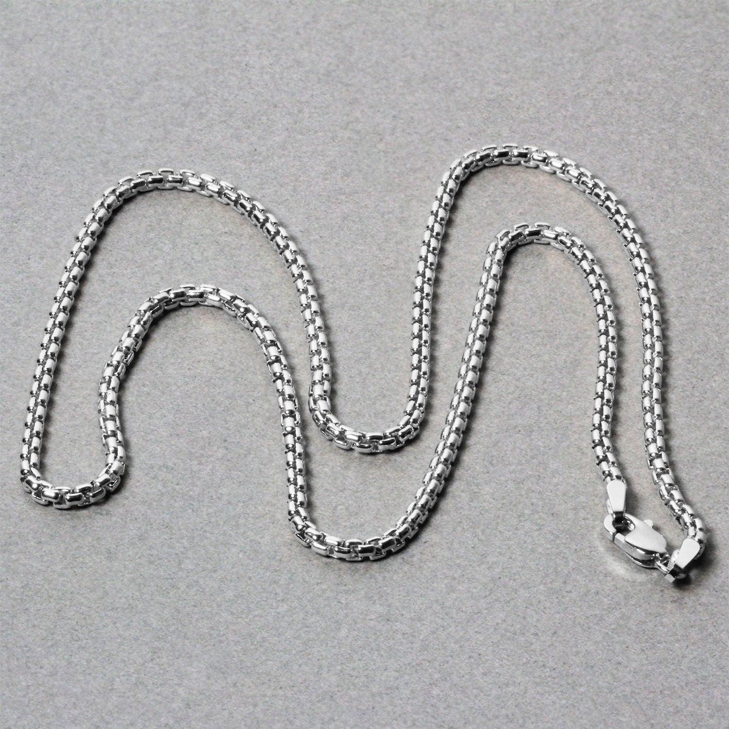 14k white gold solid round box chain with a lobster clasp.