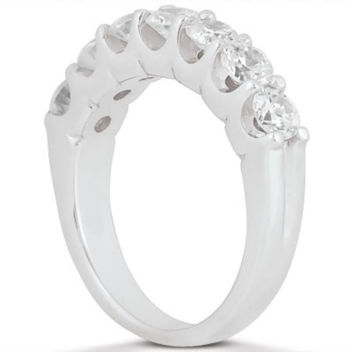 Seven round diamonds are set in a scalloped shared U-prong 14k white gold band.