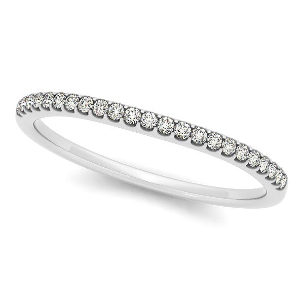 14k white gold wedding band with 21 round diamonds in a scallop setting.