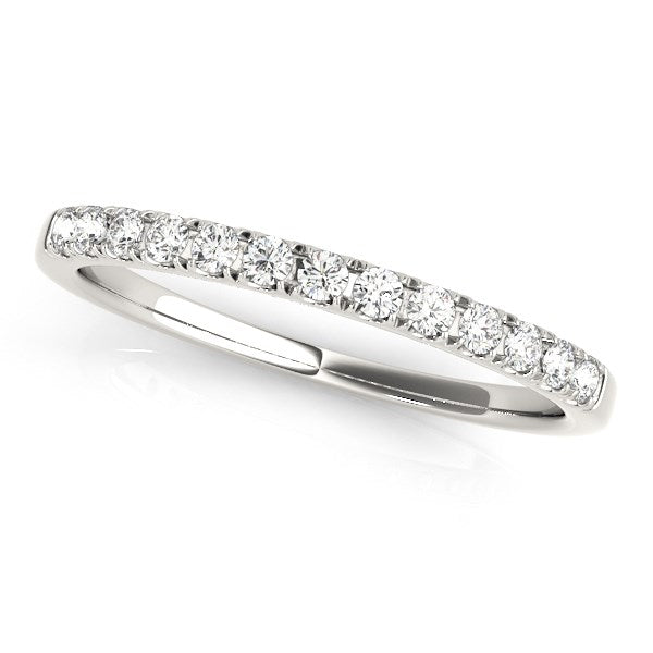 14k white gold wedding ring with 13 round diamonds in a scallop setting.