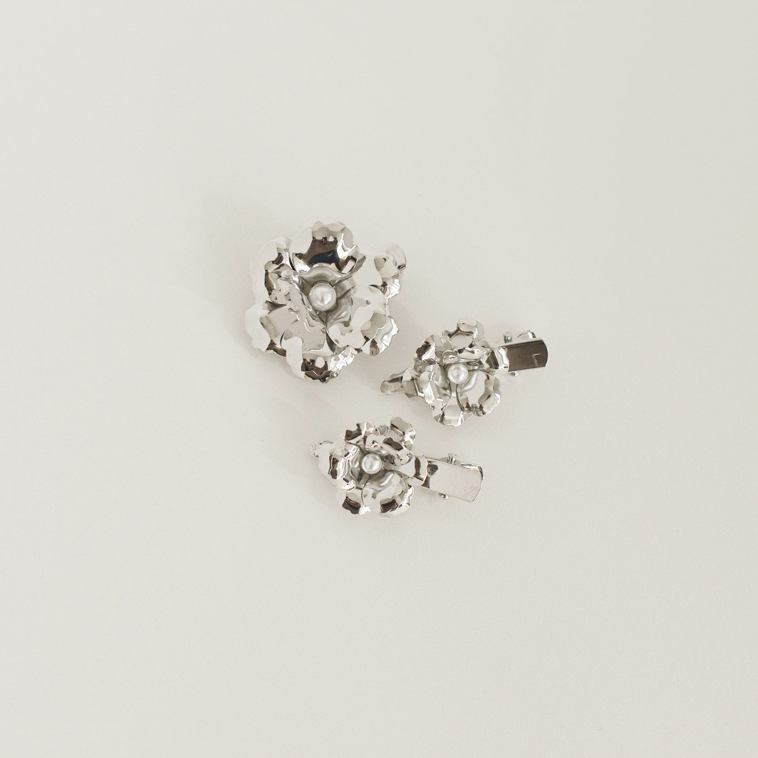 Metal Flower with Plastic Pearl Hair Clips | 3pcs | Silver