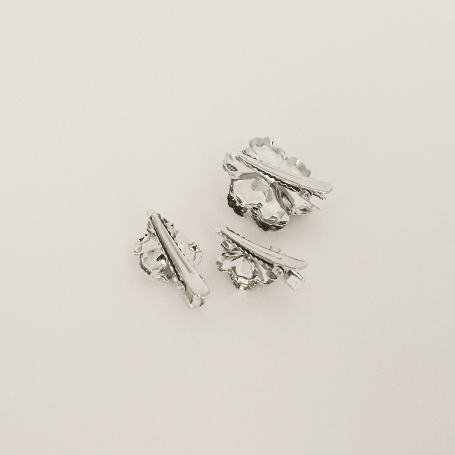 Metal Flower with Plastic Pearl Hair Clips | 3pcs | Silver